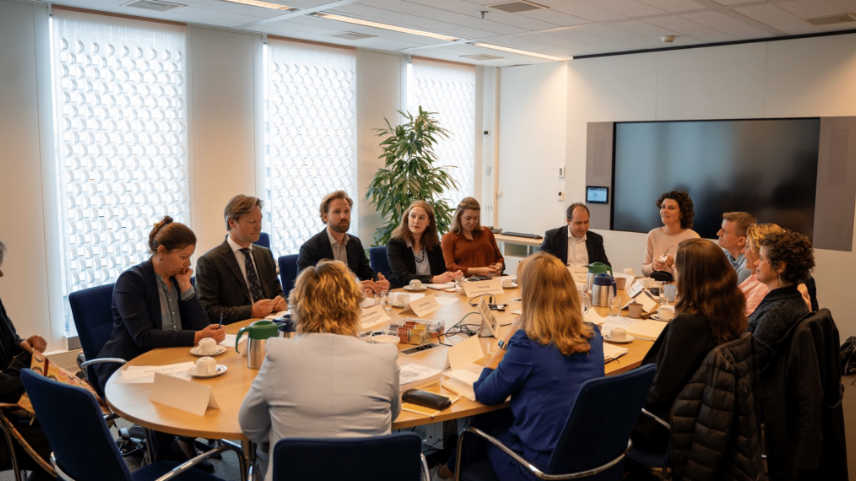 Aan tafel met minister, directeuren OCW, directeuren van inspectie, Cito en het College voor Toetsen en Examens